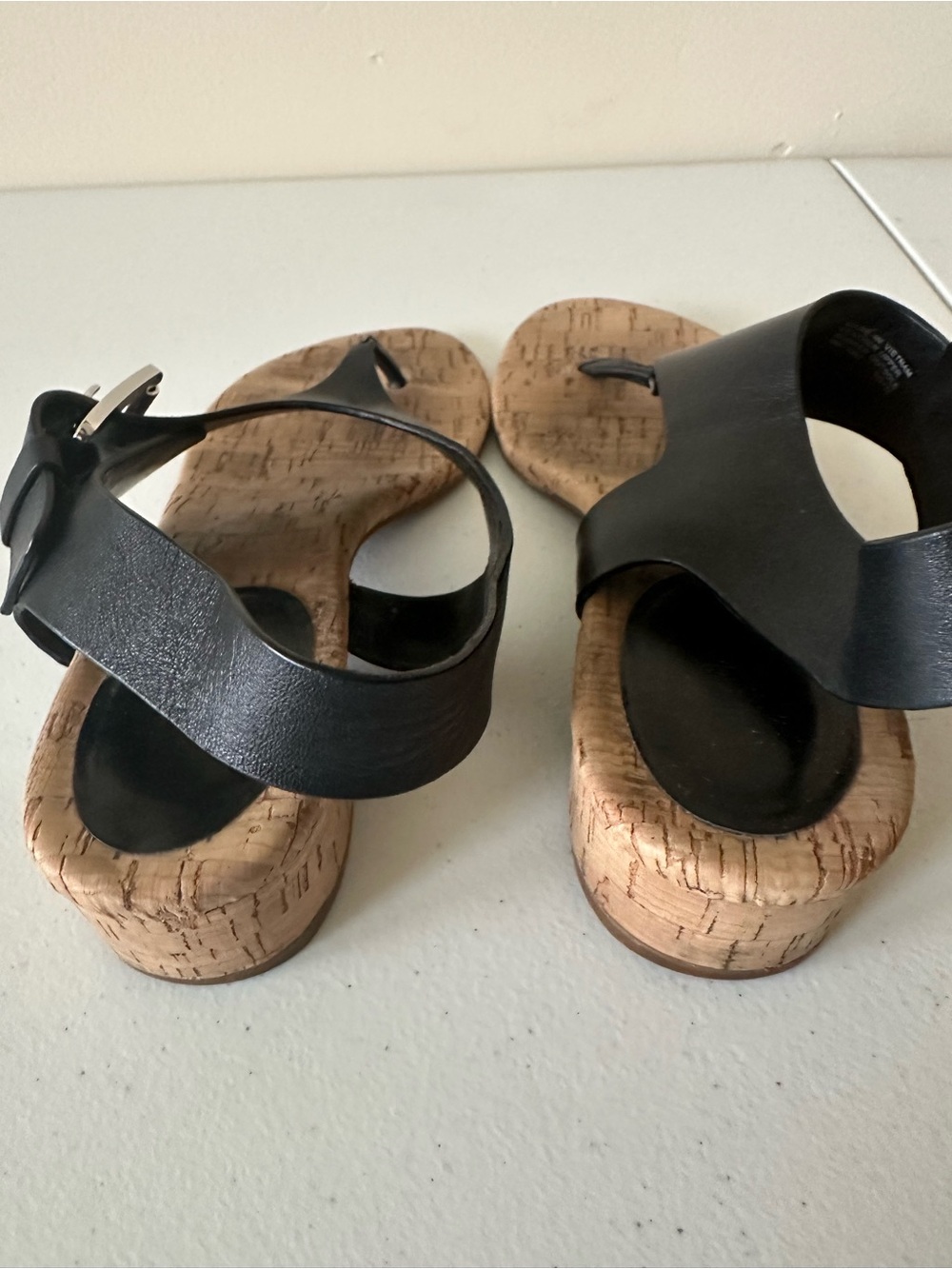 Michael Kors Black Leather Buckle Low-Heel Sandals size 9/ pre owned excellent - Picture 3 of 4